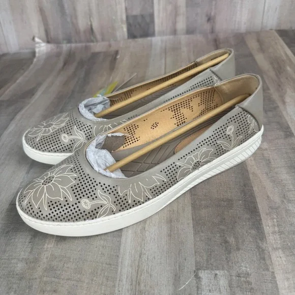 NEW Baretraps Women's 8.5 Floral Mesh Like Flats Rebound Technology - Picture 7 of 7